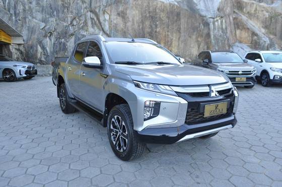 MITSUBISHI L200 TRITON 2.4 16V TURBO DIESEL SPORT HPE-S CD 4P 4X4 AUTOMÁTICO MITSUBISHI L200 TRITON 2.4 16V TURBO DIESEL SPORT HPE-S CD 4P 4X4 AUTOMÁTICO